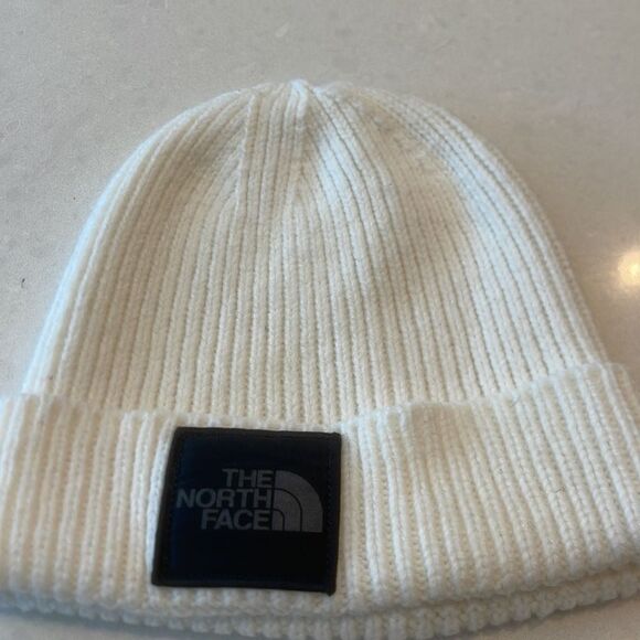 The north face hat white with black tag, excellent condition. - Picture 2 of 6